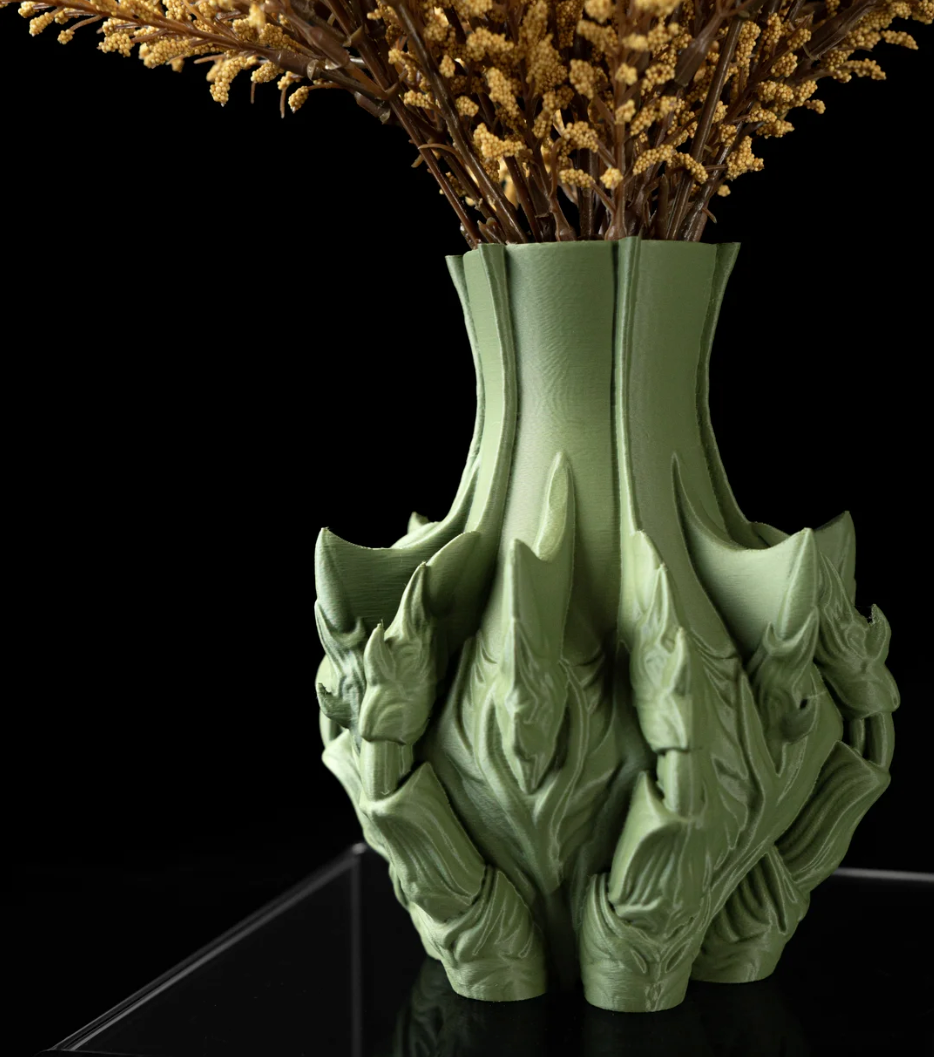 Jarrón de flores con garra