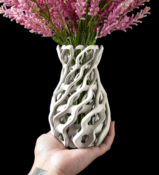 Jarrón de flores con cadena